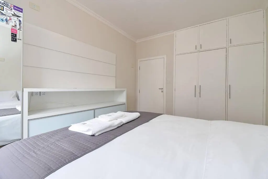 Lindo Apartamento Com 3 Quartos E Sacada Na Liberdade Sao Paulo 0*,  Brazil